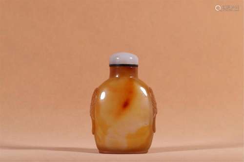 A CHINESE AGATE SNUFF BOTTLE