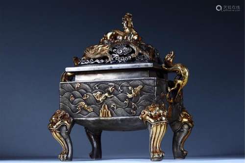 A CHINESE GILT BRONZE FOUR FEET LIDDED CENSER