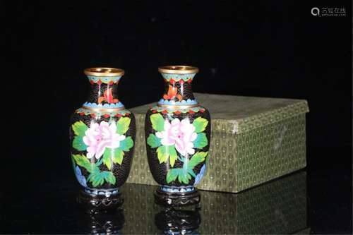 A PAIR OF CHINESE CLOISONNE VIEWS VASES