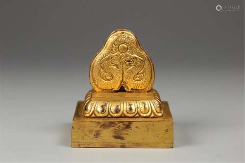 A TIBETAN GILT BRONZE SEAL