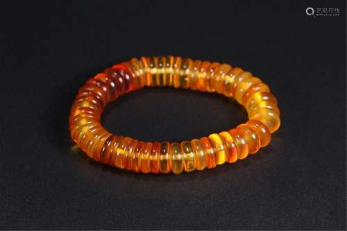 A CHINESE AMBER BRACELET