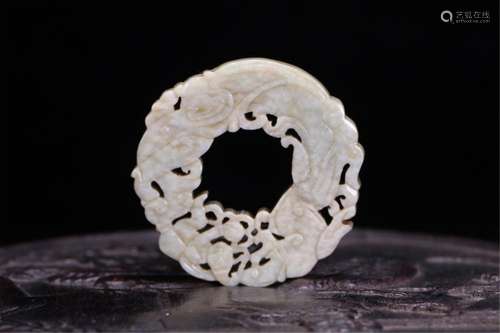 A CHINESE JADE PENDANT