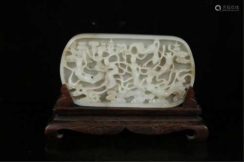 A CHINESE JADE ORNAMENTS