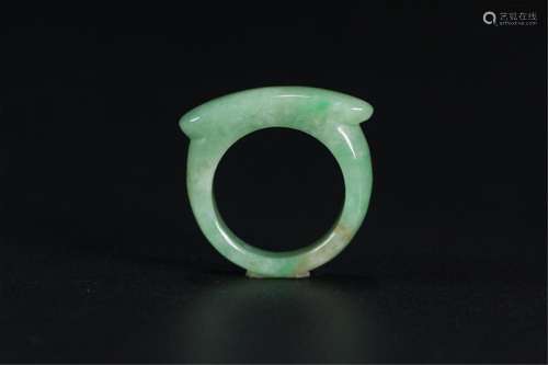 A CHINESE JADEITE RING