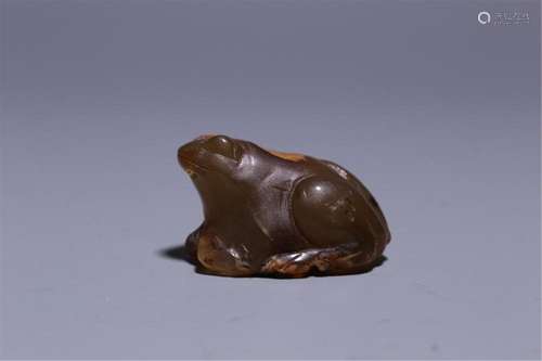 A CHINESE AGATR FROG CARVED PIECE