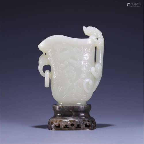 A CHINESE JADE DRAGON PATTERN CUP