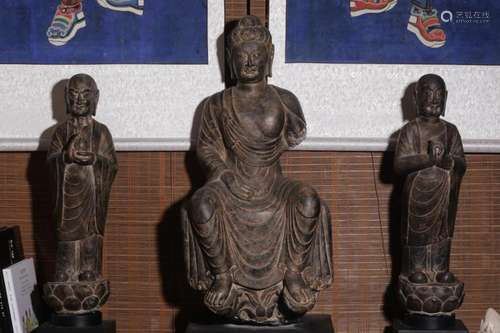 A GROUP OF CHINESE FIGURE OF BUDDHA STATUE