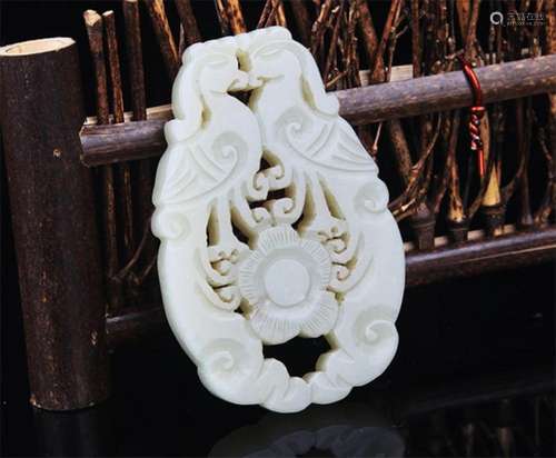 A FINE DOUBLE PHOENIX CARVING PALE CELADON JADE PENDANT