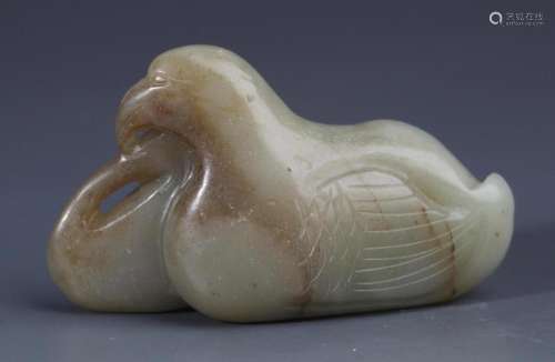 A FINE PALE CELADON JADE BIRD FIGURE PENDANT