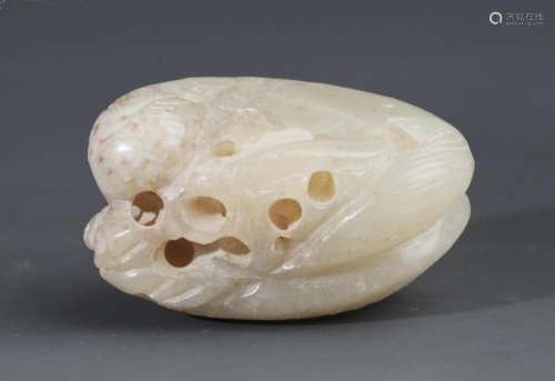 A FINELY RUI SHOU SHAPE GREENISH WHITE JADE PENDANT