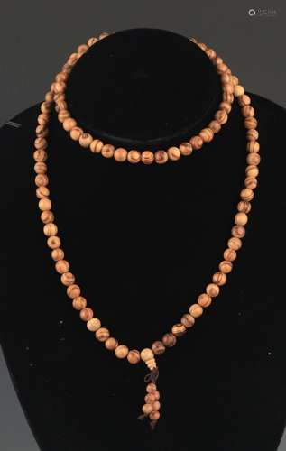 A FINE SANDALWOOD MADE NECKLACE