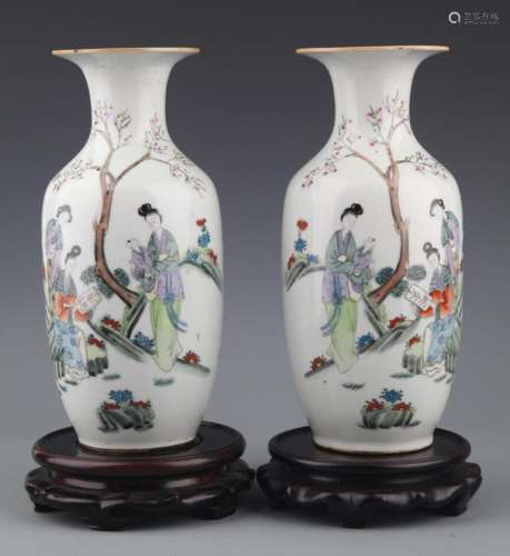 PAIR OF FAMILLE ROSE CHARACTER PAINTED PORCELAIN BOTTLE