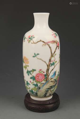 RARE FAMILLE ROSE FLOWER PATTERN PORCELAIN VASE