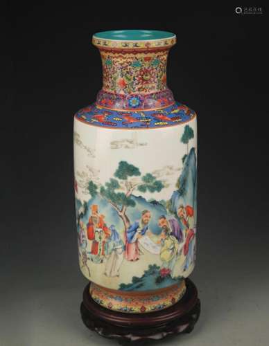 A LARGE FAMILLE ROSE CHARACTER PAINTED PORCELAIN VASE