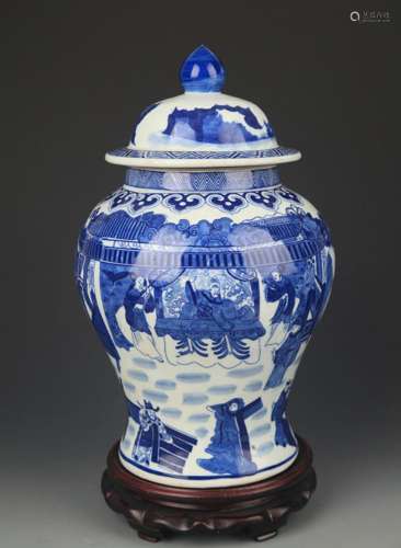 A FINE BLUE AND WHITE STORY PATTERN PORCELAIN GENERAL VASE