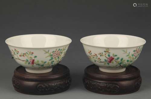 PAIR OF FAMILLE ROSE FLOWER PATTERN PORCELAIN CUP