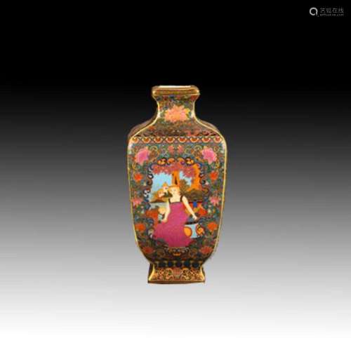 AN ENAMEL COLOR CHARACTER PATTERN SQUIRE BOTTLE