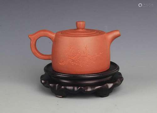 A FINE "JI TUO KUAN" MARK ZISHA TEAPOT