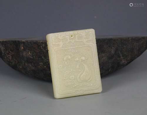 A FINELY CARVED HETIAN GREENISH WHITE JADE PENDANT