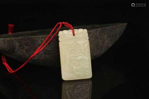 A FINE HETIAN JADE TREE CARVING PENDANT