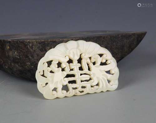 A FINE CHINESE CHARACTER CARVING GREENISH WHITE JADE PENDANT