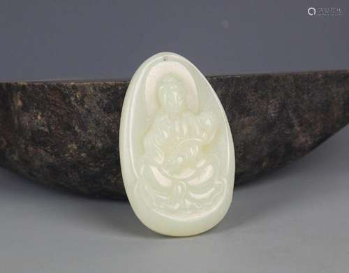 A FINELY CARVED HETIAN GREENISH WHITE JADE PENDANT