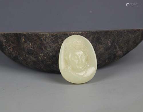 A FINELY CARVED HETIAN GREENISH WHITE JADE PENDANT