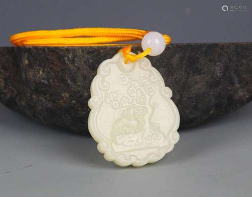 A FINELY CARVED HETIAN GREENISH WHITE JADE PENDANT