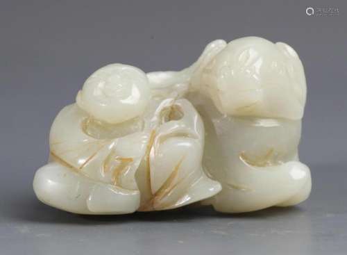 A CARVED WHITE JADE PENDANT IN FIGURE OF GRAZING