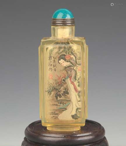 A FEMALE FIGURINE PAINTED SNUFF BOTTLE