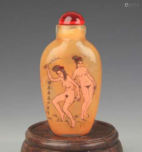 A FEMALE FIGURINE PAINTED SNUFF BOTTLE