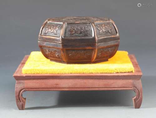 A FINELY CARVED BRONZE ROUGE BOX