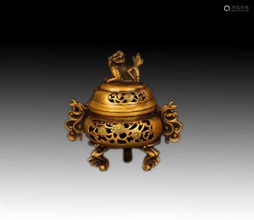 A FINE HOLLOW CARVING LION TOP AROMATHERAPY BURNER