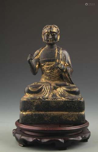 A RARE BRONZE GOLD GILT LUOHAN STATUE