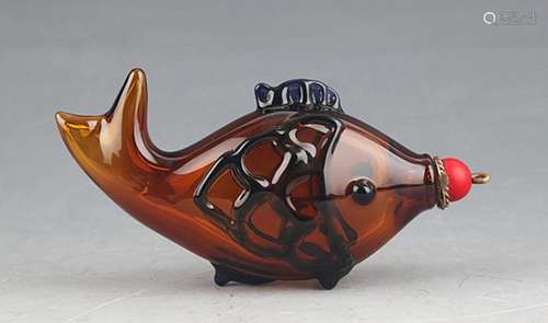 A FINE FISH FIGURE SNUFF BOTTLE