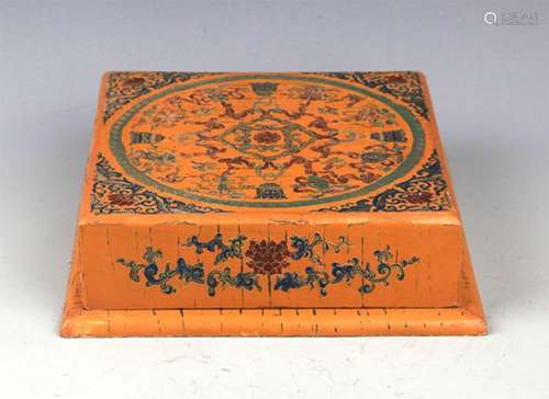 A FINELY PAINTED CHINESE LACQUER WOODEN BOX