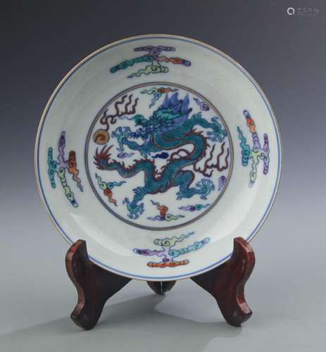 A FINE BLUE AND WHITE DOU CAI COLOR DRAGON PLATE