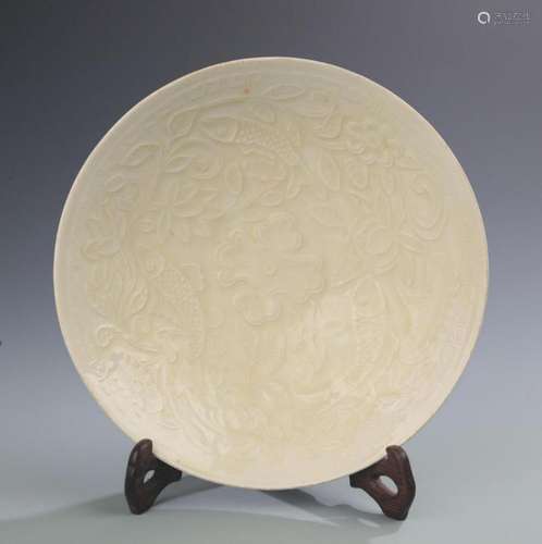 RARE DING KILN FLOWER AND FISH PATTERN PLATE