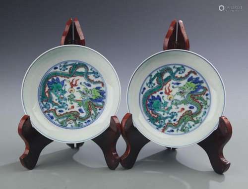 PAIR OF DOU CAI COLOR DRAGON PATTERN PORCELAIN PLATE