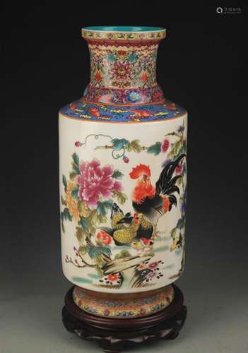 FAMILLE ROSE CHICKEN AND FLOWER PATTERN PORCELAIN VASE