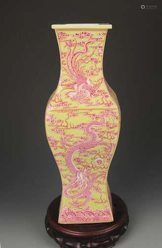 FAMILLE ROSE CARMINE RED GLAZE PHOENIX PATTERN VASE