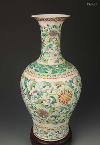 FAMILLE VERTE FLOWER PATTERN DECORATIVE VASE