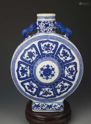 LARGE BLUE AND WHITE AUSPICIOUS EIGHT TREASURES PATTERN VASE