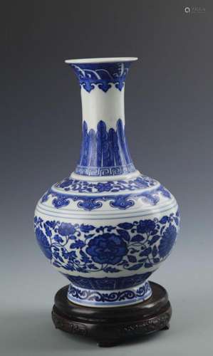 RARE BLUE AND WHITE FLOWER PATTERN PORCELAIN VASE