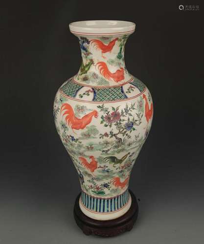 A FAMILLE ROSE CHICKEN PATTERN PORCELAIN JAR