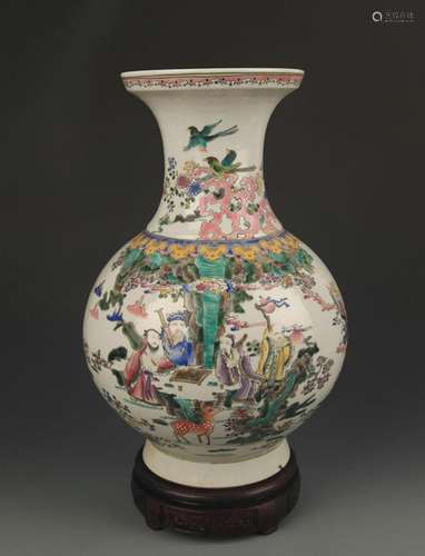 A FAMILLE ROSE EIGHT CHARACTER PATTERN PORCELAIN VASE