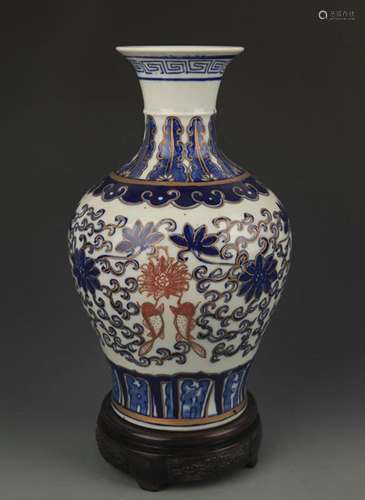 BLUE AND WHITE LOTUS FLOWER PATTERN PORCELAIN VASE