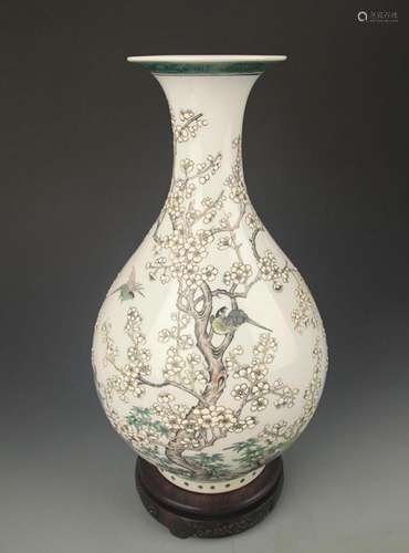 FAMILLE ROSE MAGPIE ON TREE YU HU CHUN STYLE VASE