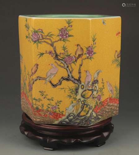 YELLOW GROUND FAMILLE ROSE FLOWER AND BIRD PATTERN BUSH POT