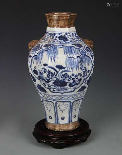 A BLUE AND WHITE MANDARIN DUCK PATTERN VASE